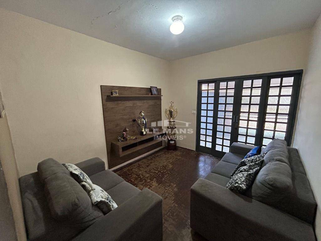 Casa à venda com 3 quartos, 67m² - Foto 4