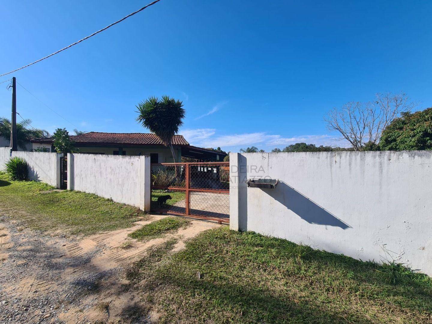 Chácara à venda com 3 quartos, 129m² - Foto 1