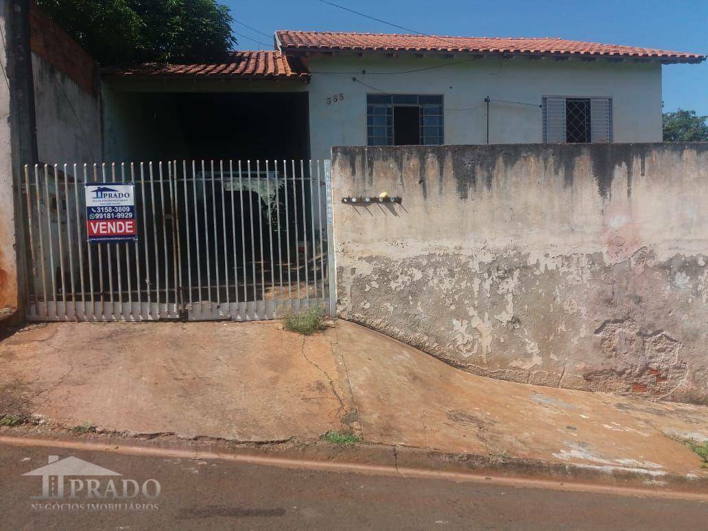 Casa à venda com 4 quartos, 210m² - Foto 1