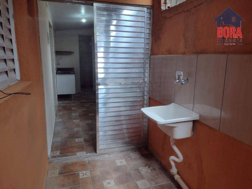 Casa à venda com 8 quartos, 200m² - Foto 47