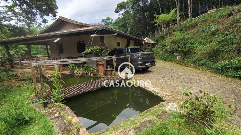 Casa de Condomínio à venda com 4 quartos, 250m² - Foto 2