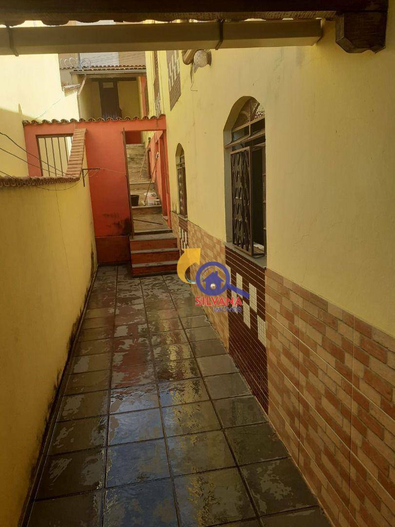 Casa de Condomínio à venda com 6 quartos, 228m² - Foto 18