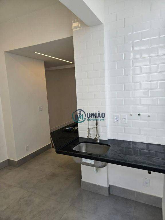 Apartamento à venda com 2 quartos, 75m² - Foto 4