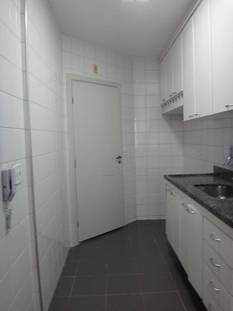 Apartamento para alugar com 3 quartos, 84m² - Foto 9