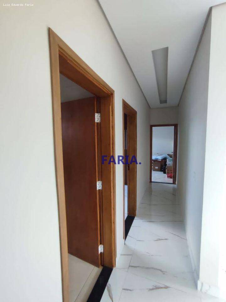 Casa à venda com 3 quartos, 200m² - Foto 7