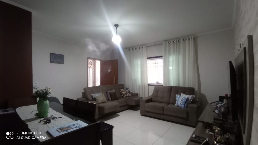 Sobrado à venda com 4 quartos, 207m² - Foto 1