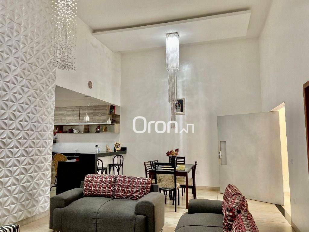 Casa à venda com 3 quartos, 223m² - Foto 2