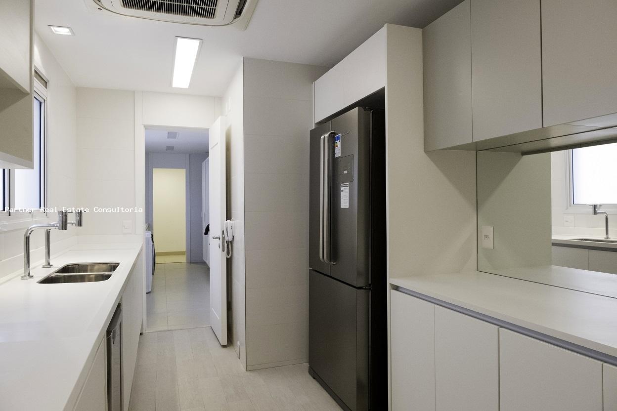 Apartamento para alugar com 4 quartos, 273m² - Foto 3