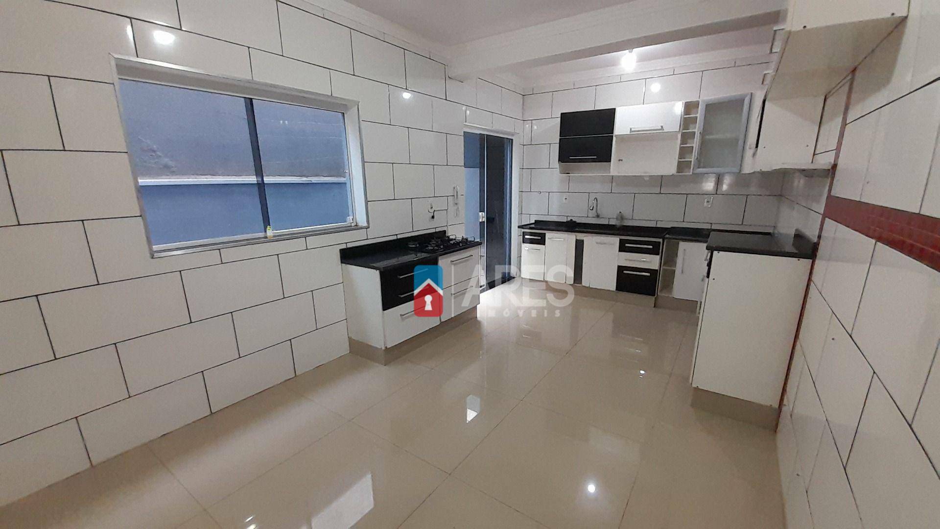 Casa para alugar com 3 quartos, 220m² - Foto 4