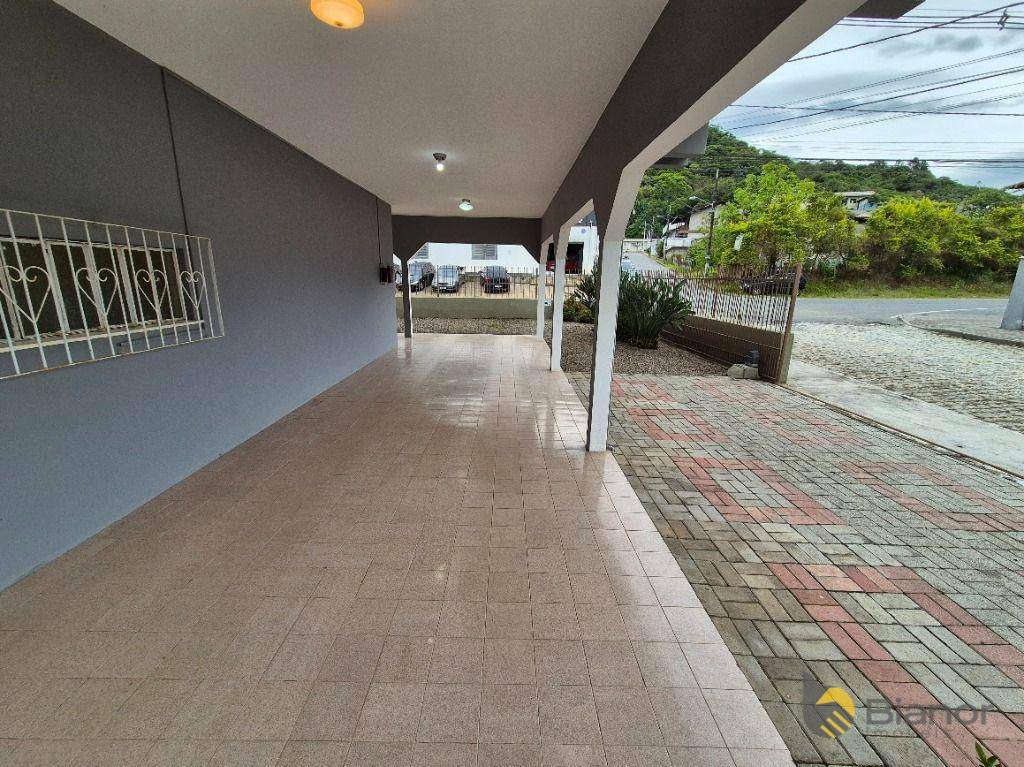 Casa à venda e aluguel com 3 quartos, 240m² - Foto 6