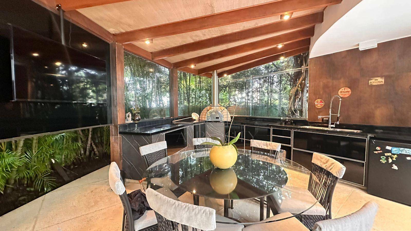 Casa de Condomínio à venda e aluguel com 4 quartos, 547m² - Foto 2