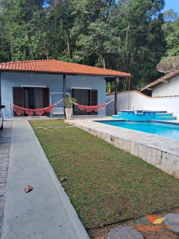 Casa de Condomínio à venda com 3 quartos, 137m² - Foto 1