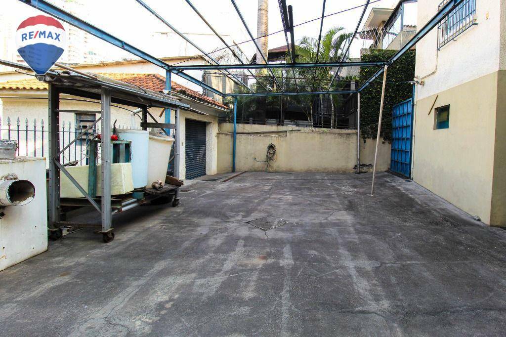 Casa para alugar com 5 quartos, 300m² - Foto 29