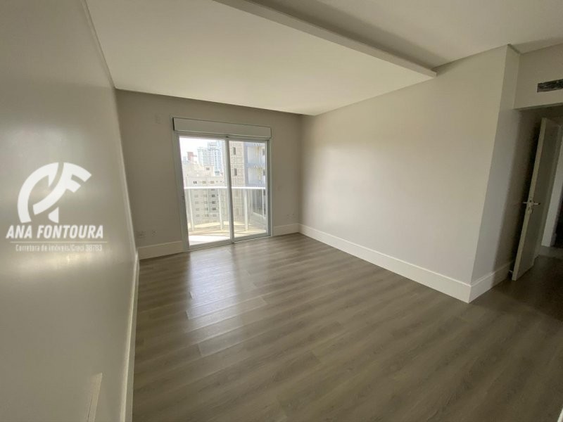 Apartamento à venda com 4 quartos, 237m² - Foto 19