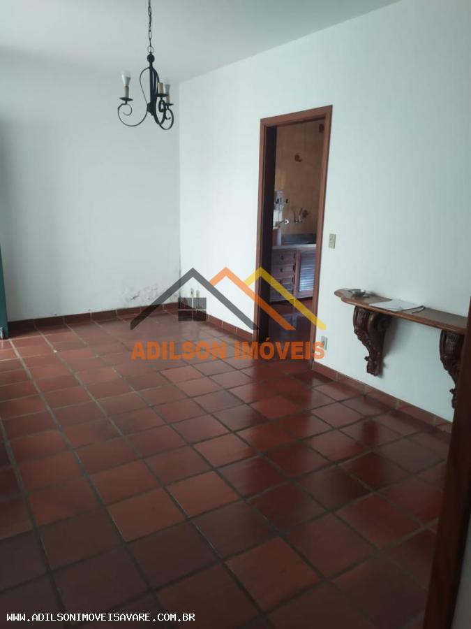 Casa à venda com 3 quartos, 180m² - Foto 2
