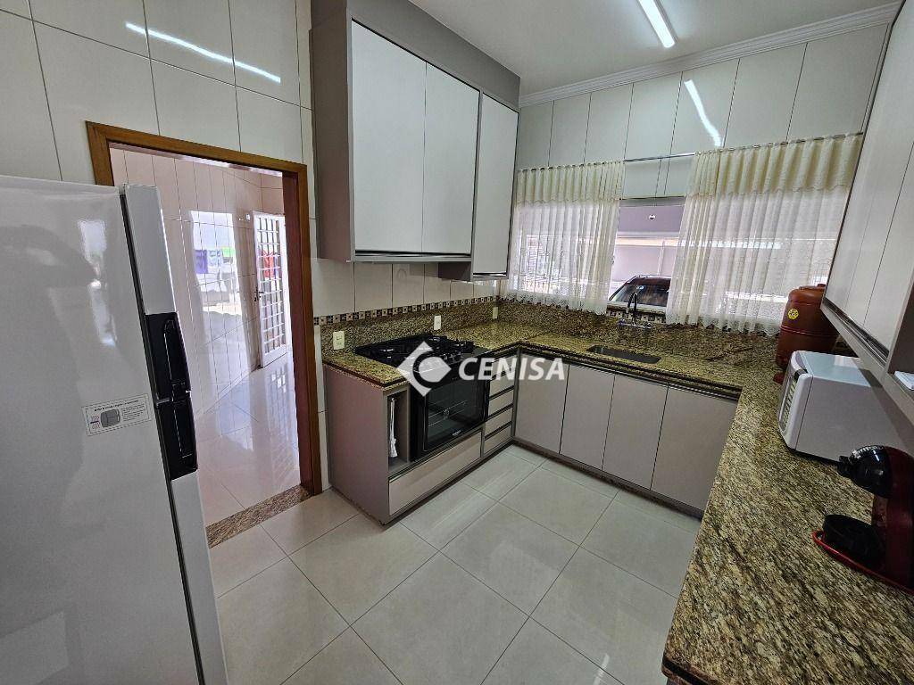 Casa à venda com 3 quartos, 236m² - Foto 14