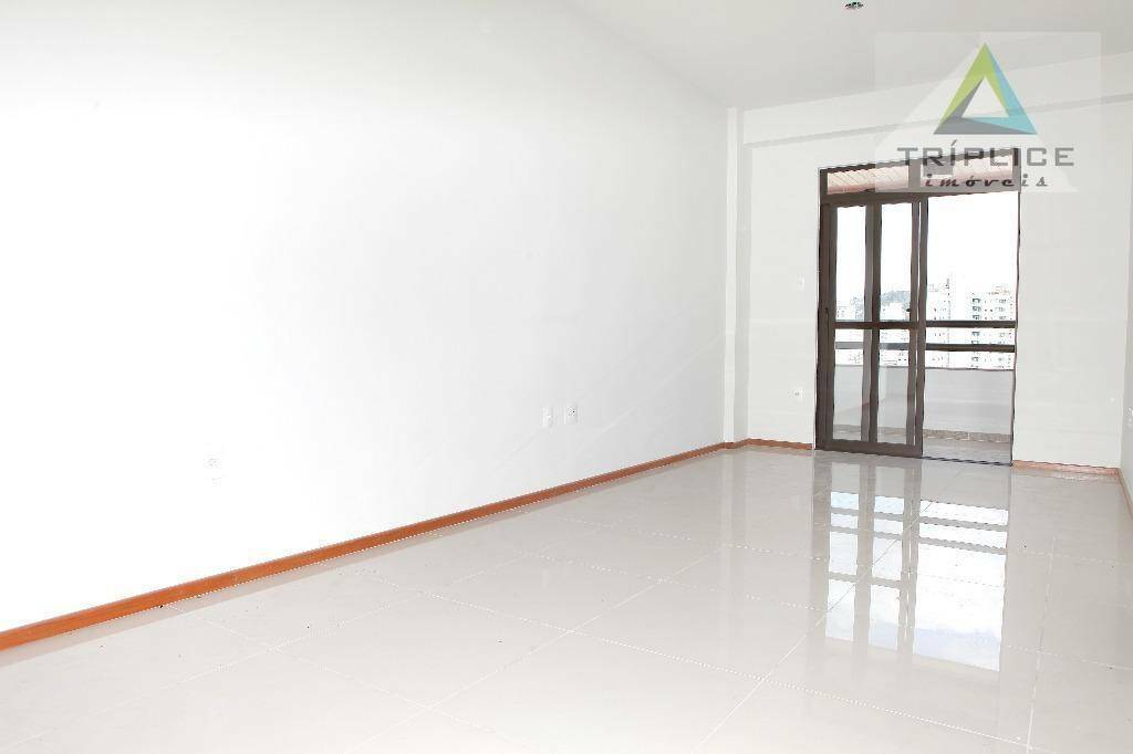 Apartamento à venda com 2 quartos, 75m² - Foto 2