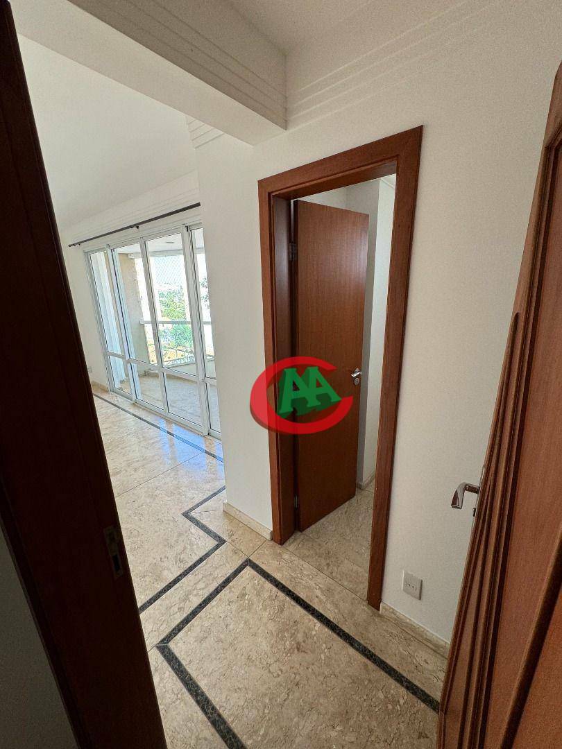 Apartamento para alugar com 3 quartos, 135m² - Foto 2