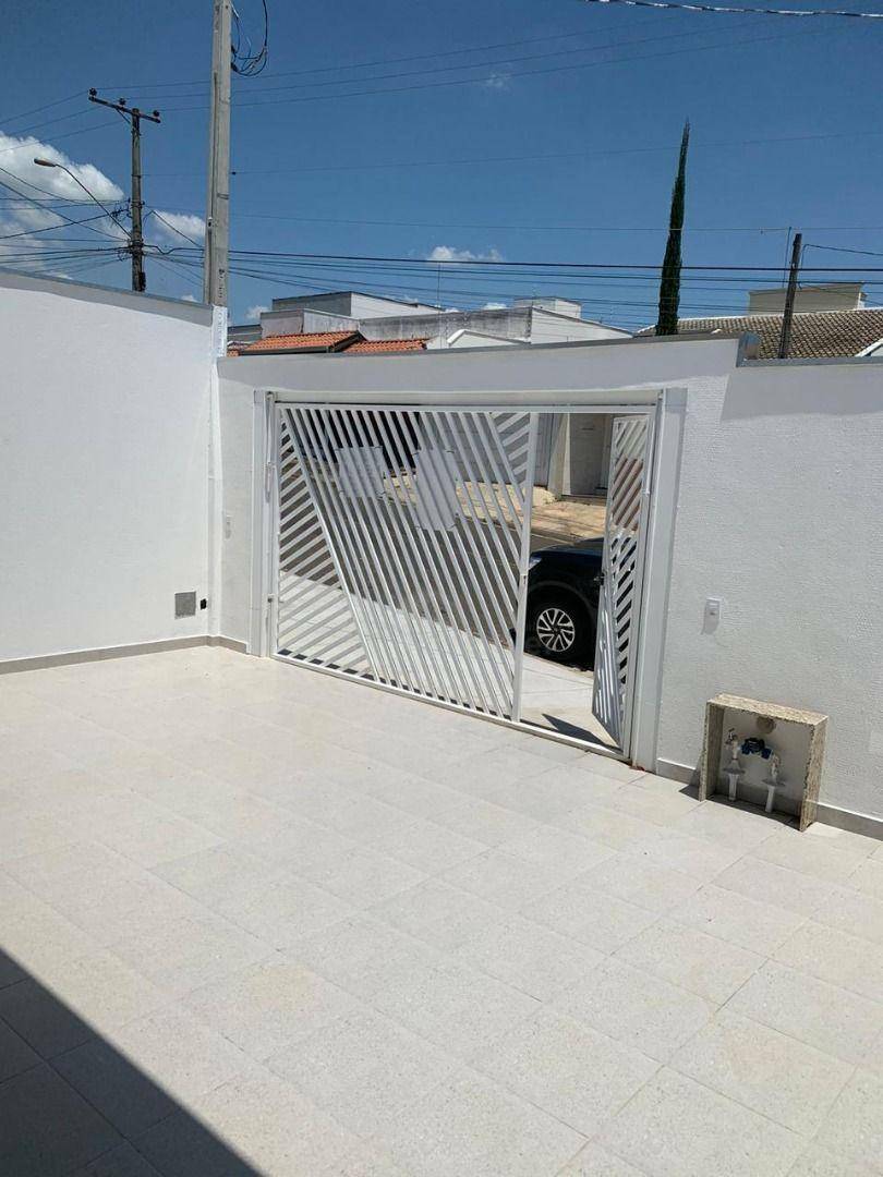 Casa à venda com 2 quartos, 60m² - Foto 2