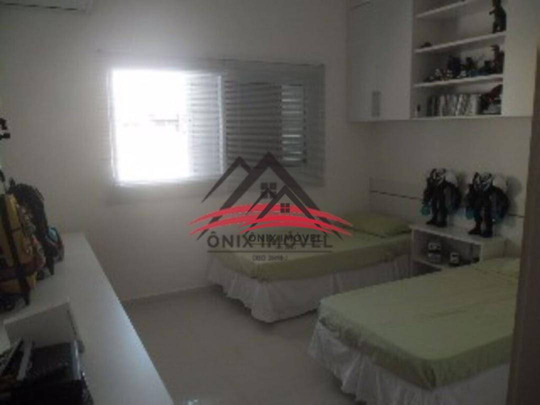 Casa de Condomínio à venda com 4 quartos, 330m² - Foto 4