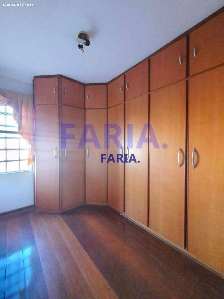 Casa à venda com 5 quartos, 145m² - Foto 13