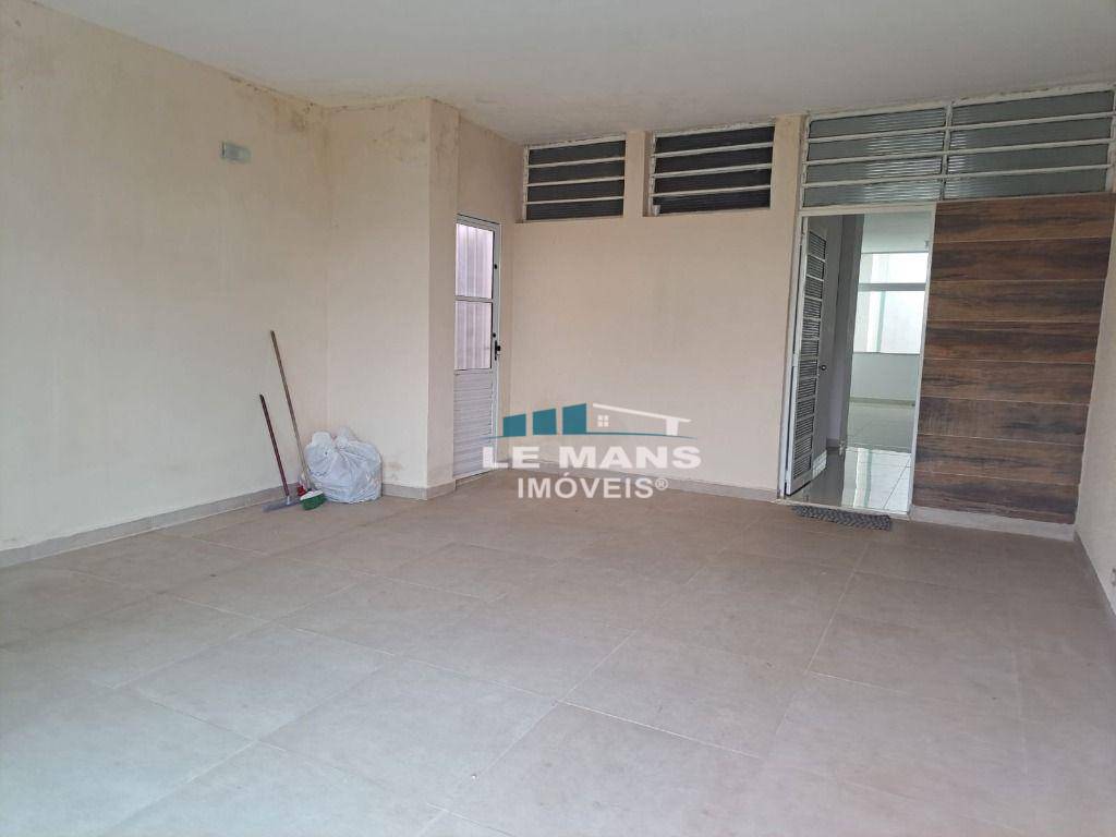 Casa para alugar com 3 quartos, 202m² - Foto 3