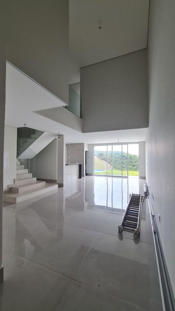 Casa de Condomínio à venda com 5 quartos, 305m² - Foto 4