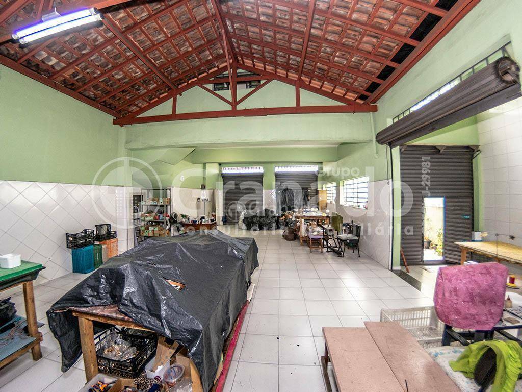 Casa à venda com 2 quartos, 300m² - Foto 19