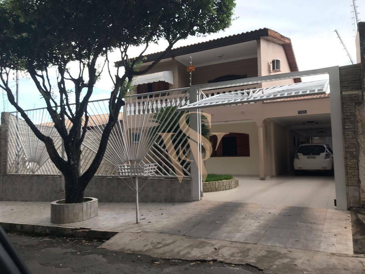 Sobrado à venda com 3 quartos, 304m² - Foto 1