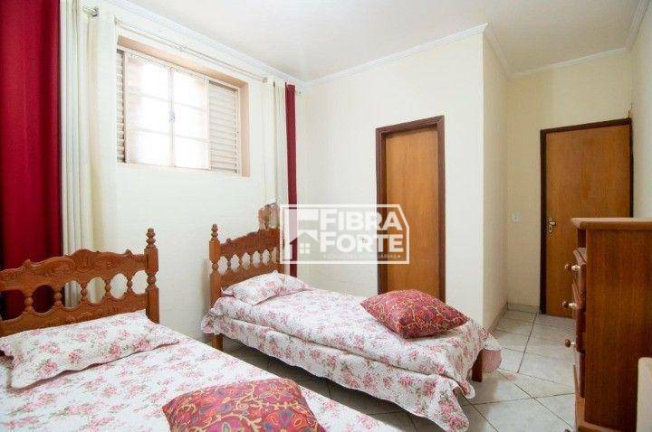 Casa à venda com 3 quartos, 221m² - Foto 28