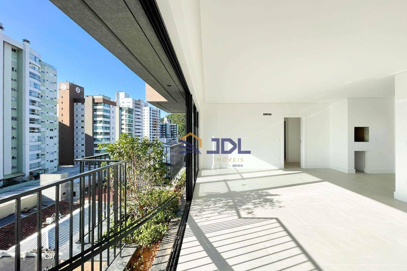 Apartamento à venda com 3 quartos, 123m² - Foto 9