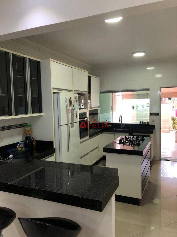 Casa, 3 quartos, 217 m² - Foto 5