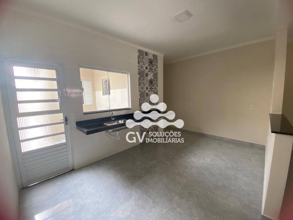 Casa à venda com 3 quartos, 84m² - Foto 4