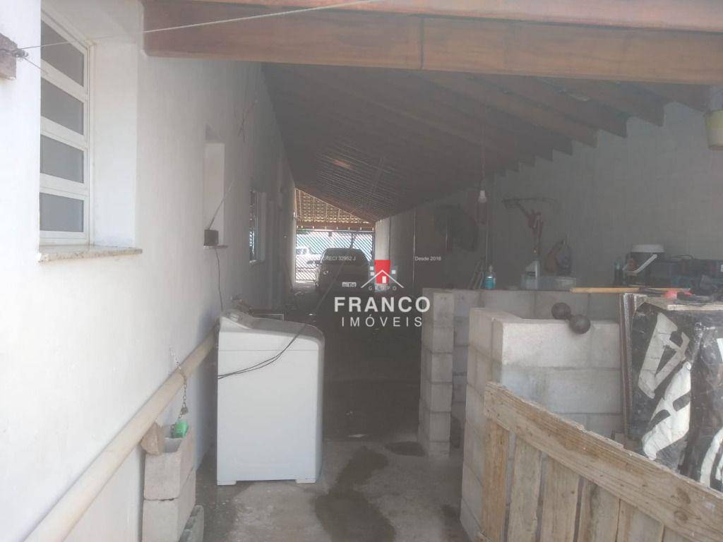 Casa à venda com 3 quartos, 210m² - Foto 16