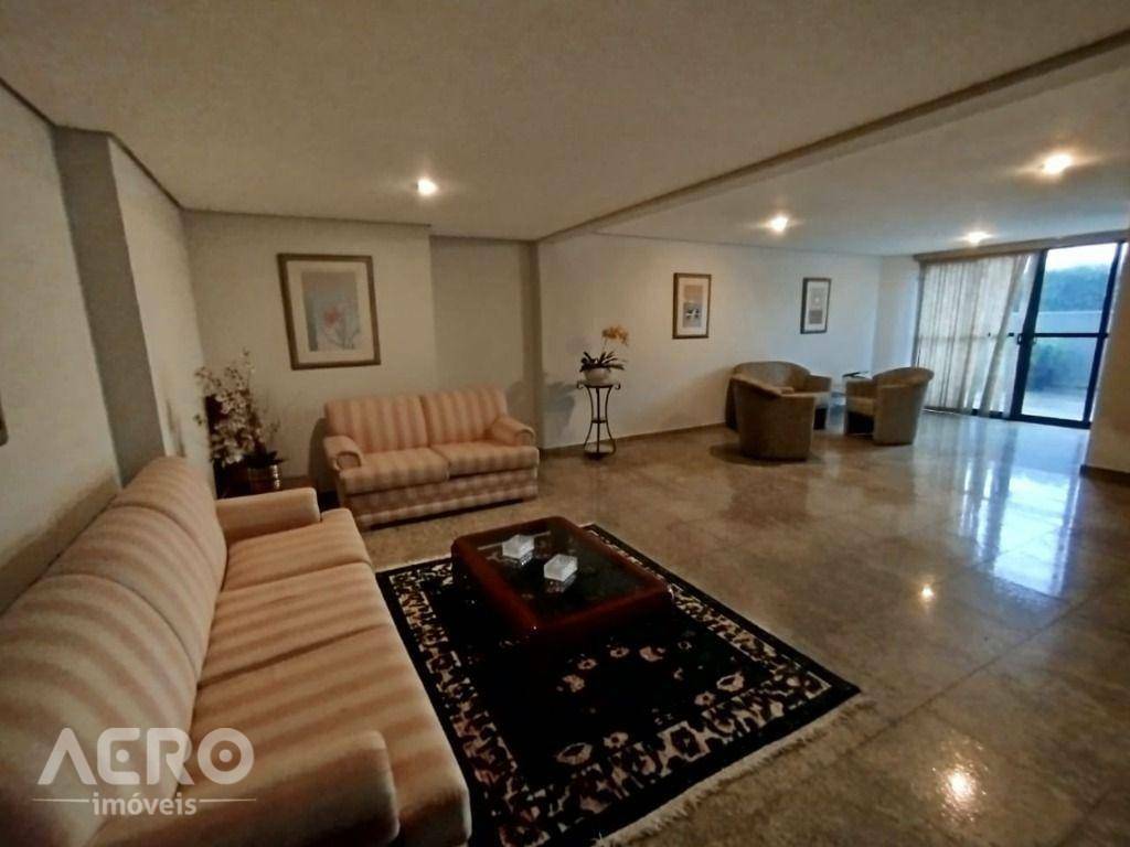 Apartamento para alugar com 2 quartos, 75m² - Foto 8