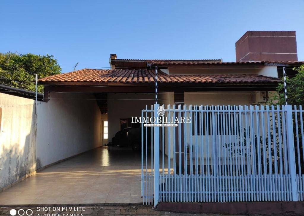 Casa à venda com 3 quartos, 350m² - Foto 1