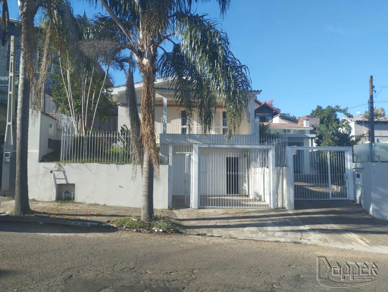 Casa à venda com 3 quartos, 289m² - Foto 1