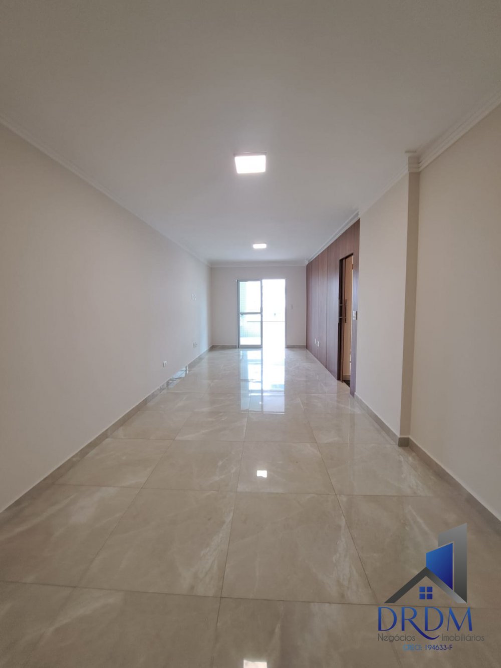 Apartamento à venda com 3 quartos, 120m² - Foto 2