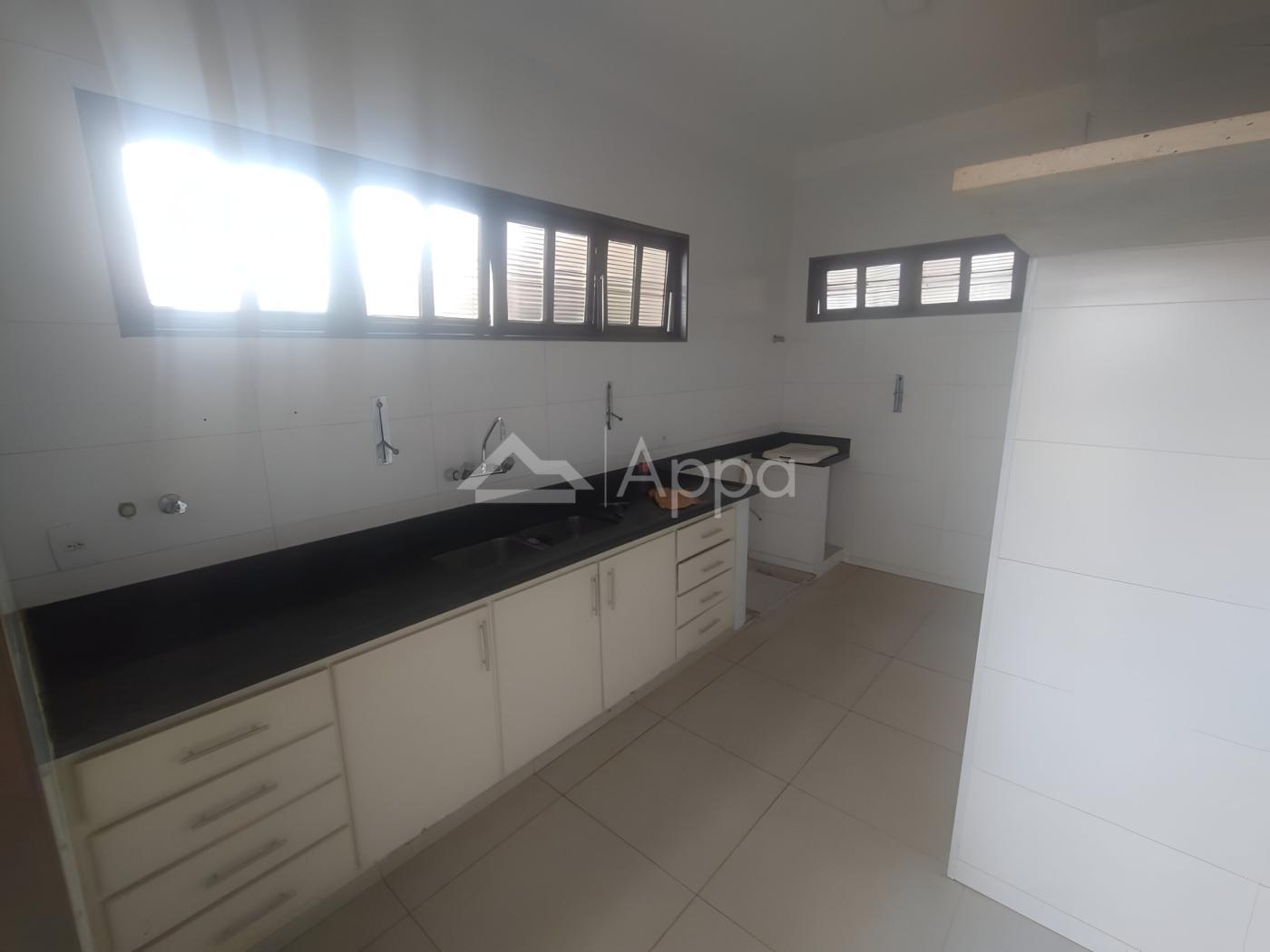 Casa para alugar com 6 quartos, 490m² - Foto 11