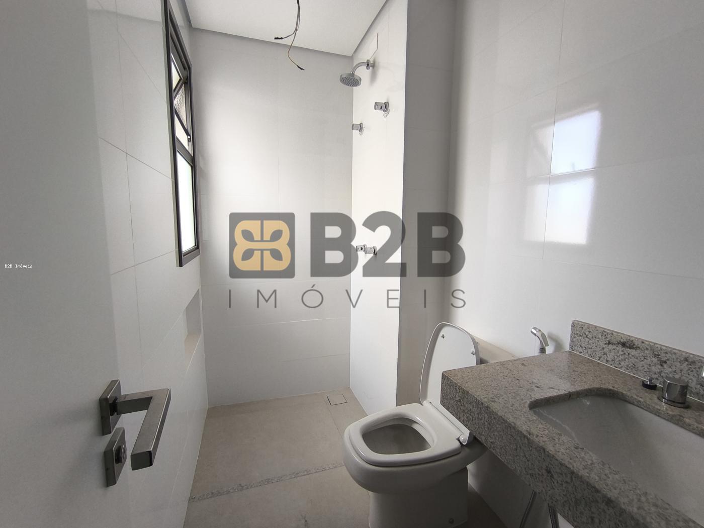 Apartamento à venda com 3 quartos, 117m² - Foto 3