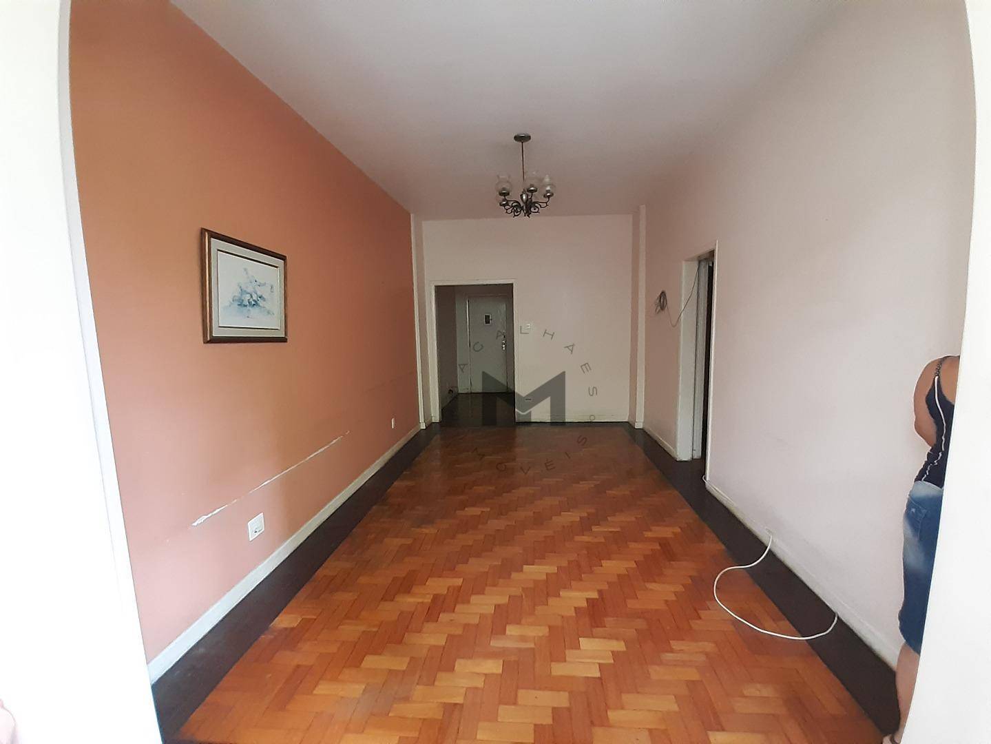 Apartamento à venda com 3 quartos, 140m² - Foto 2