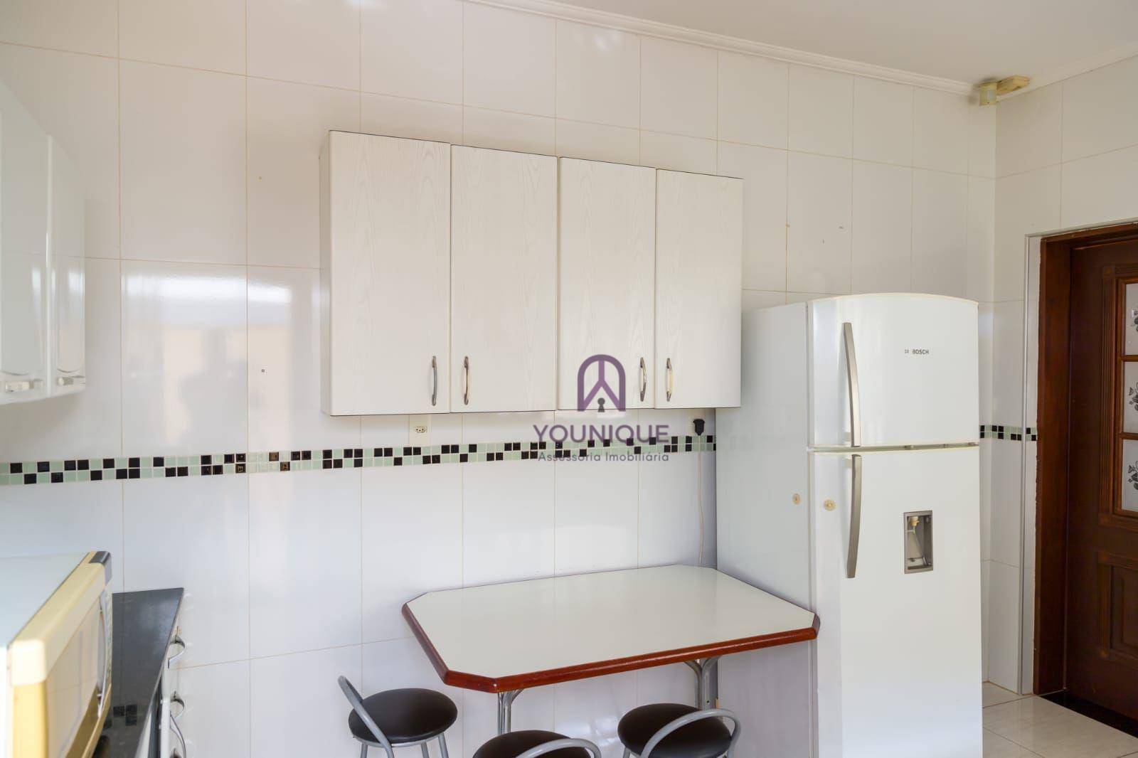 Casa à venda com 3 quartos, 219m² - Foto 2