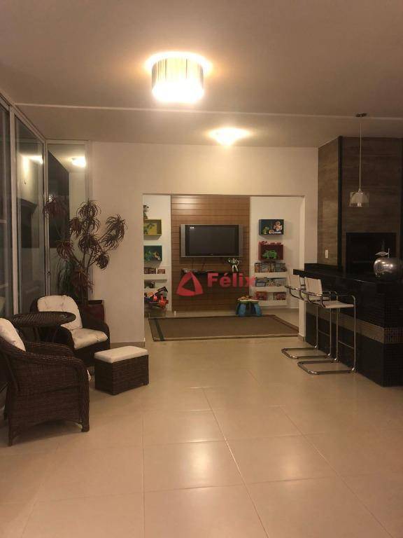 Casa de Condomínio à venda com 4 quartos, 350m² - Foto 3