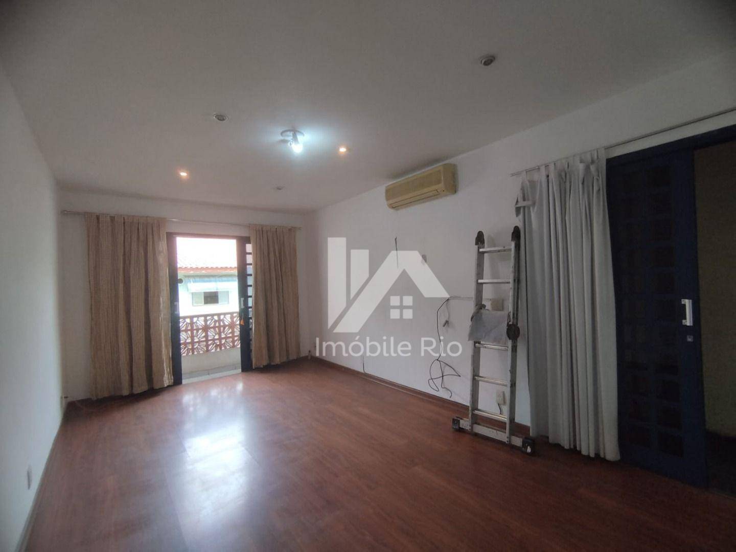 Casa à venda com 3 quartos, 258m² - Foto 4