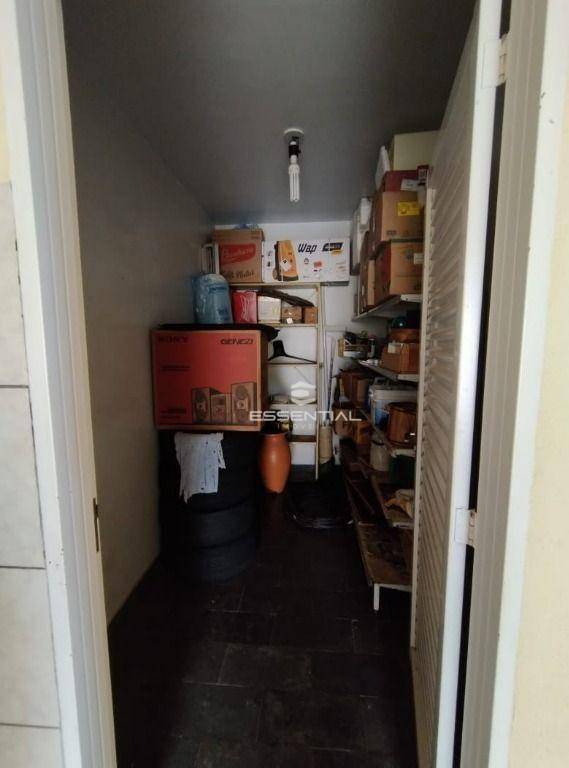 Casa para alugar com 4 quartos, 300m² - Foto 14