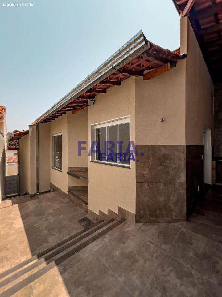 Casa à venda com 2 quartos, 260m² - Foto 2