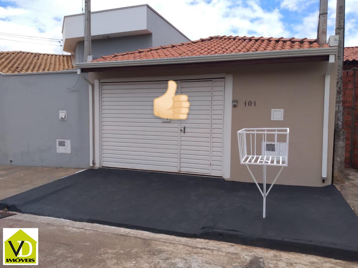 Casa à venda com 2 quartos, 100m² - Foto 1