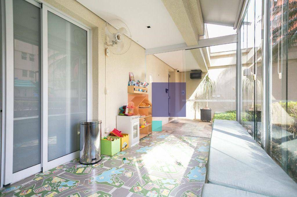 Apartamento para alugar com 4 quartos, 240m² - Foto 12