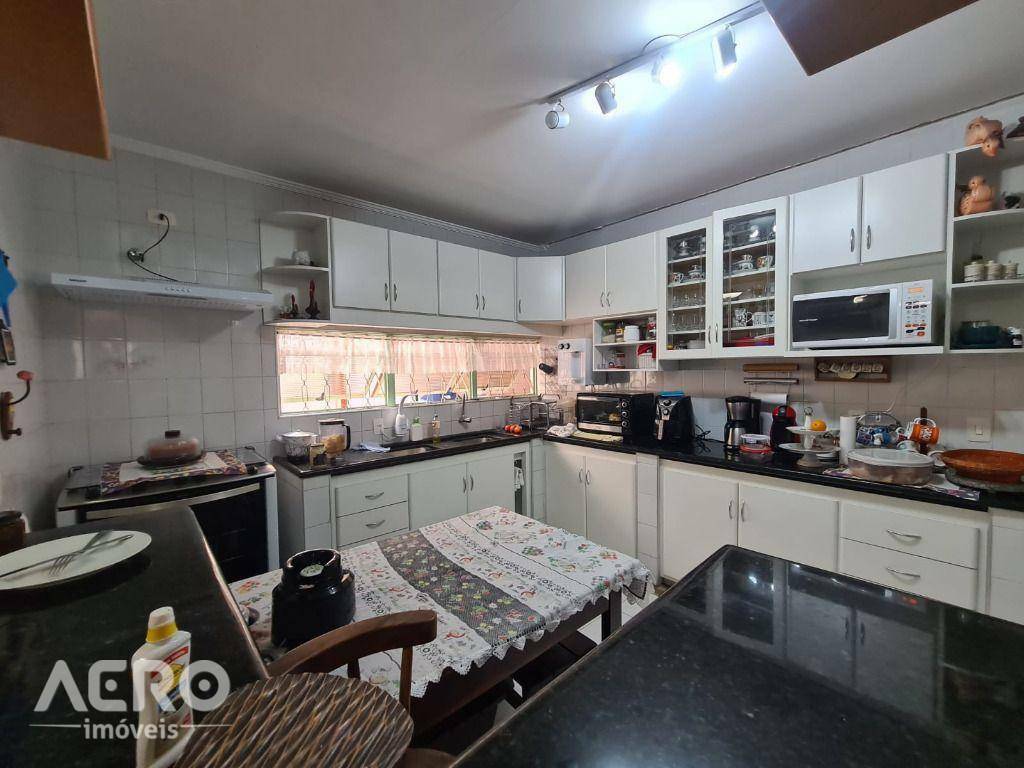 Casa de Condomínio à venda com 3 quartos, 400m² - Foto 11