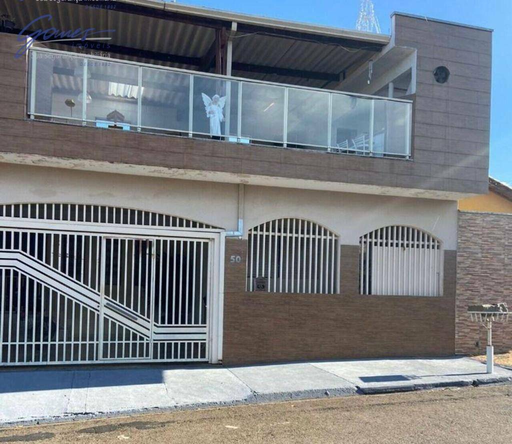 Sobrado à venda com 3 quartos, 250m² - Foto 1